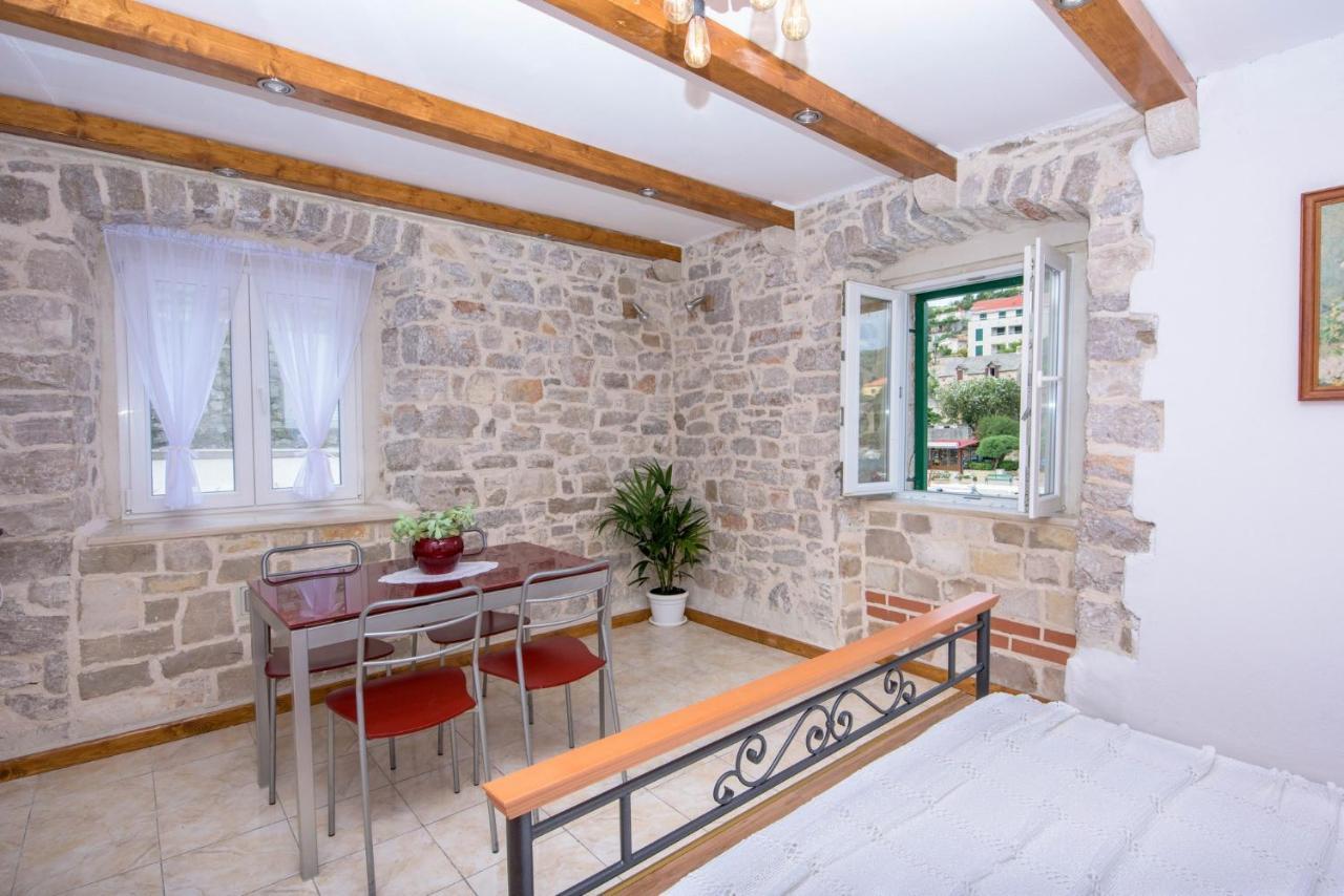 Deziderio Apartment Stomorska Luaran gambar